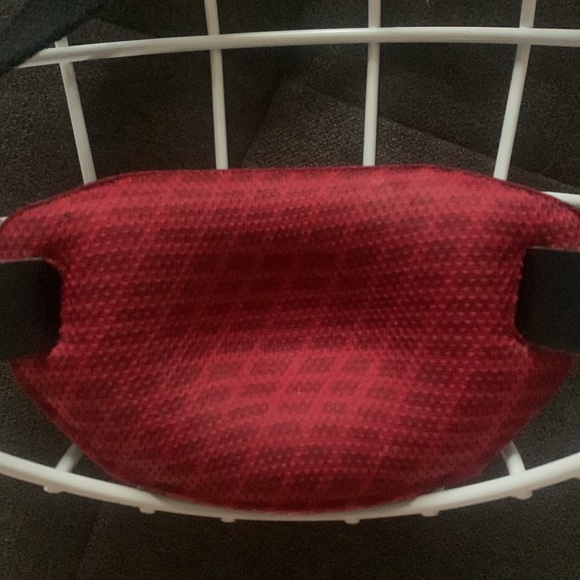 CCM face mask - Picture 9 of 12